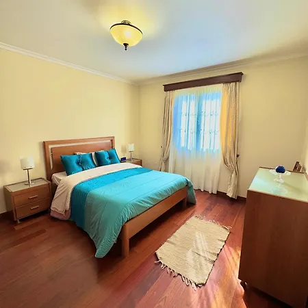 Проживание в семье The Sun Edge House Понта-ду-Сол